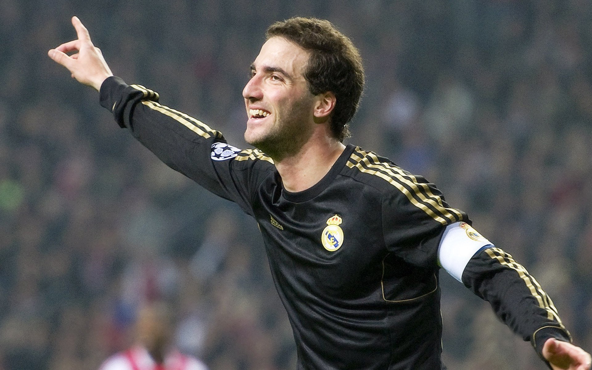 门兴格拉德巴赫中场组合默契，门兴格拉德巴赫首发阵容