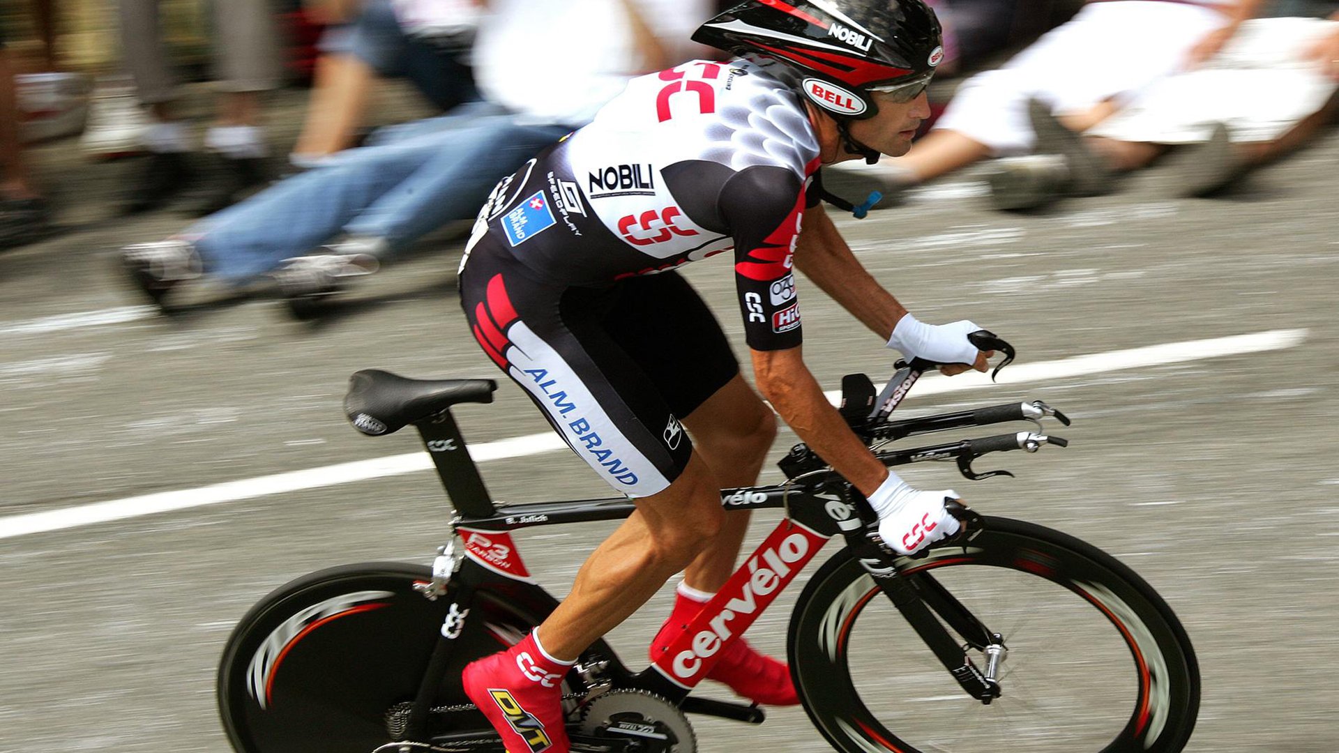 逆境中绽放：那些在危机中迎难而上的球员，面对危机挺身而出